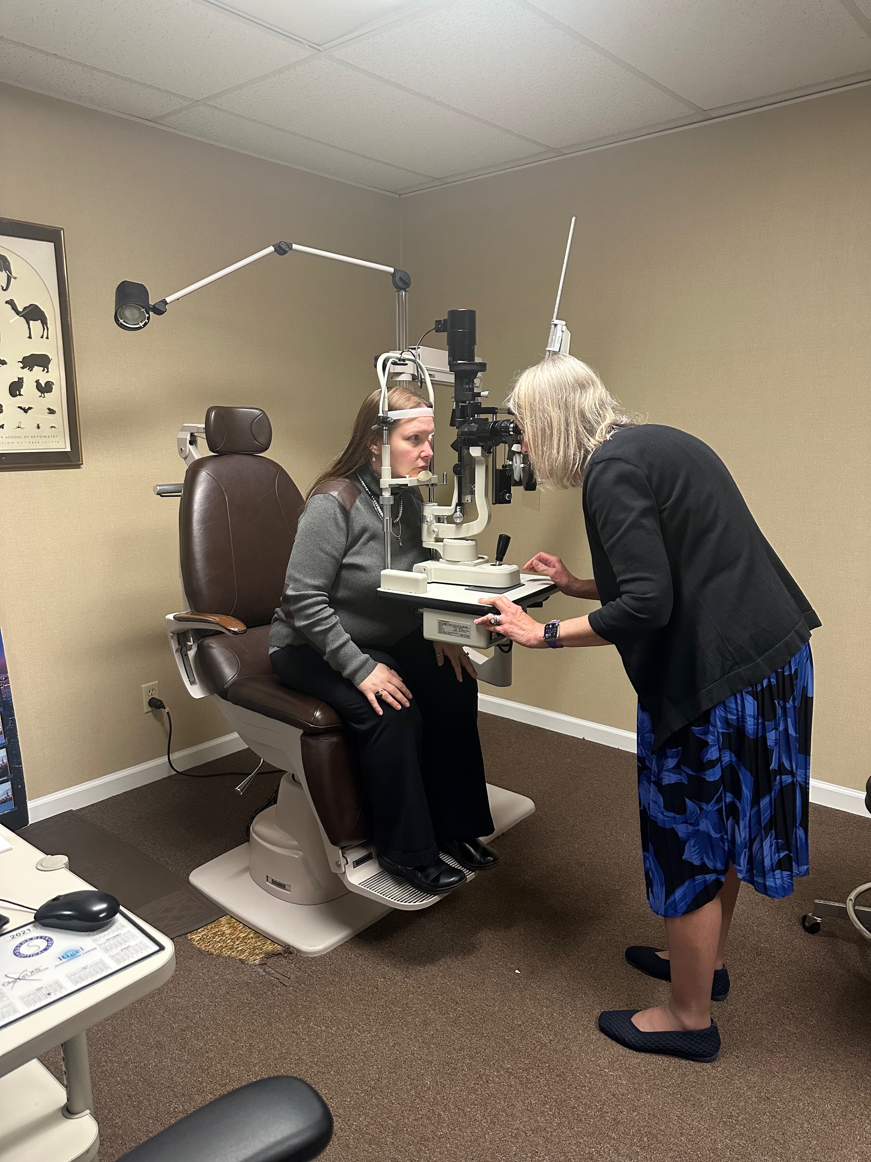 Specialty contact lens fitting at the slit lamp